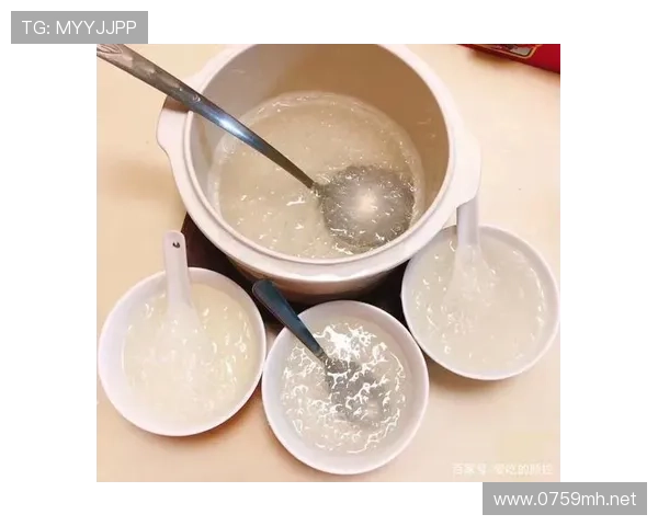 黄雅琼的日常：凌晨四点练完体能，顺手给老公煲了锅燕窝