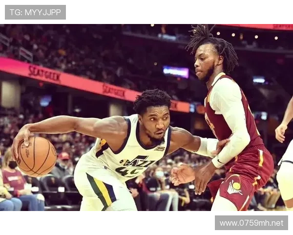 米切尔无球跑动效率提升，拉开骑士进攻空间